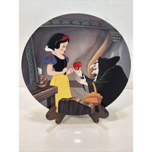 Knowles Disney Snow White  "The Poison Apple" Collectors Plate Vintage SW17